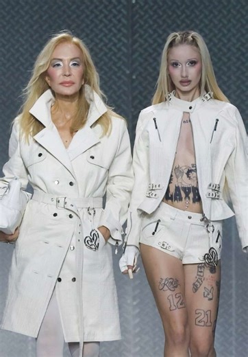 Desfile en 080 Barcelona Fashion con Madre Fundadora