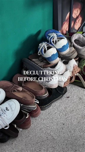 🎄 DAY 1 of my mission to declutter before Christmas! #decluttering #declutterwithme#declutteryourlife #cleanwithme #CleanTok