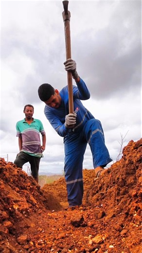 𝑮𝒖𝒊 on Instagram: ""Já Pensou Se eu Tivesse Parado" 🙌 . . . . . . . . . . . . . . . . #reels #viralreels #trabalho #hungria #viral"