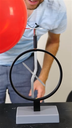 The Photoelectric Effect 💡​ #light #wave #particle #einstein #effect #science #reels | The Action Lab