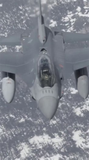 🇺🇸 The F-35 and F-16 are hunting together.The F-35 sees everything. The F-16 hits fast and cheap. Combined, they compress the kill chain in ways a single platform can't.With tensions still alive across the region, this pairing is a message about how the U.S. fights when it's serious.Source: CENTCOM