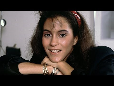 Billionaire Actress Jami Gertz Makes Rare Appearance in L.A | E! News