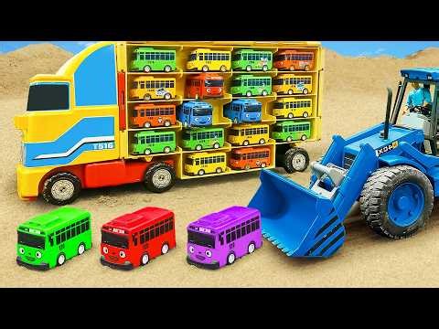 Excavator Battle & Exploding Traffic Light! Heroic Construction Vehicle Story