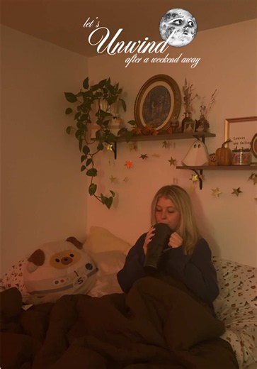 we are sooo back 🐺🌙🛋️ missed you guys and these cozy fall nights in #booktok #cozynight #movienight