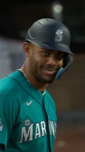 JACKSON MERRILL ROBS JULIO RODRÍGUEZ OF A HOMER! 😯