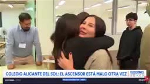 Votantes esperan para sufragar en Chile