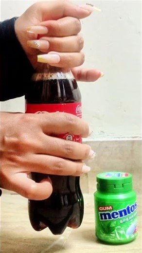 💥 Mentos vs Coca Cola… Biggest Explosion Ever! 😱 #candy #asmr #coke #mentos #mentosandcoke