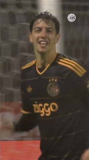 Leo Salazar’s first Jong Ajax goal is 😵‍💫