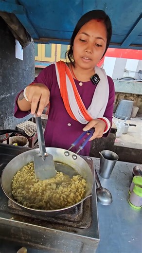 Sonali Bangla Theke Orissa Giye Husband ke Kaje Help Korche | Preparing Maggi Masala😮😍 | Street Food Loves You
