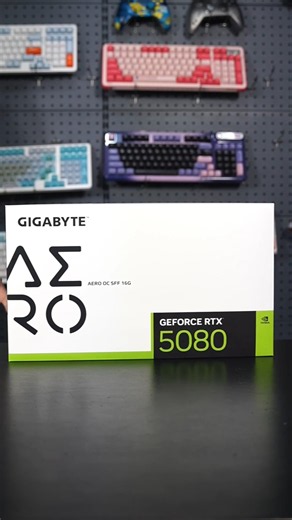 Unboxingand taking a close look at the impressive Gigabyte GeForce RTX 5080! 🎮