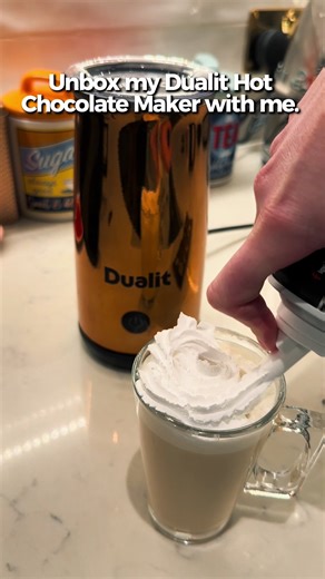 I’m officially done paying £4 for café hot chocolates 😅 This hot chocolate maker turns any chocolate (flakes, chunks, powder literally whatever you love) into the smoothest, creamiest drink in minutes. One button. No faff. Easy to clean. Café level hot chocolate… but at home, in pyjamas 🤍 Perfect gift if you know a hot choc addict (or just treat yourself). . . @Dualit #hotchocolate #milkfrother #tiktokmademebuylt #hotchoc