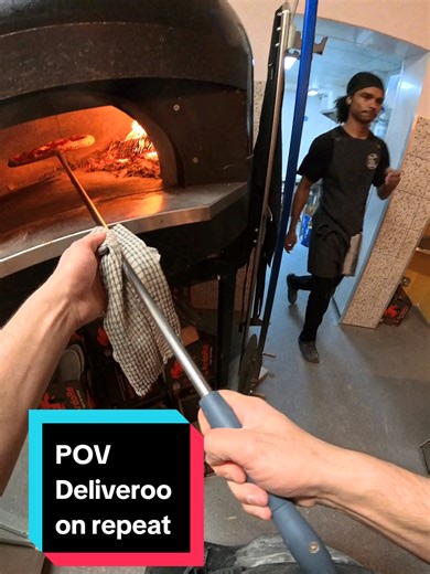 Making Deliveroo Orders: A Pizza Lover's Perspective