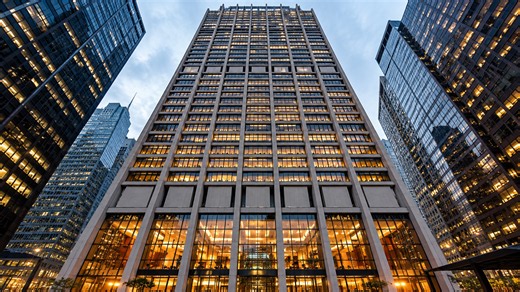 Chicago Built an 850-Foot Skyscraper That Looks Like a Dystopian Fortress… What’s Hidden Inside Is Even Stranger