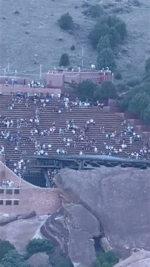Red Rocks Amphitheatre at Sunset | Glowing Red Rocks & Colorado Beauty / Belleza al Atardecer