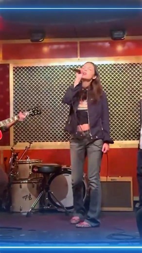 Olivia Rodrigo gave a stunning performance of “Drop Dead” at an open mic night in New York City