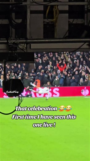 I thought I would only see this goal celebration in FC only haha it was a great moment by Mexican player Raúl Jiménez (and a great goal too!) #fulhamvschelsea #fulhamfc #jimenez #football #PremierLeague