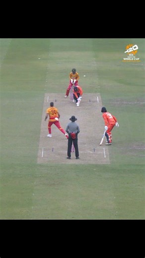 Graeme Cremer with a piece of magic to breach Noah Croes's defence! 💥 Catch the live action of #T20WorldCup warm-up fixtures, broadcast details 👉 https://www.icc-cricket.com/tournaments/mens-t20-world-cup-2026/news/how-to-watch-icc-men-s-t20-world-cup-2026-warm-up-fixtures | ICC - International Cricket Council