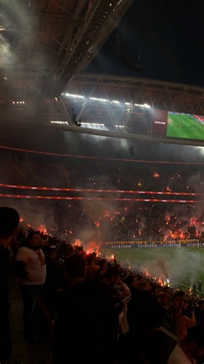 🚨 This atmosphere isn’t from a match…It’s Galatasaray training.This isn’t a normal football game…With Galatasaray fans, even training is hell.
