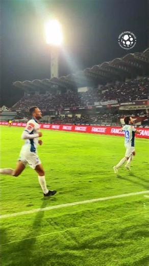 Franchu twists, turns and finishes through the legs of Sandhu to deliver KBFC’s first win of #ISL12.
