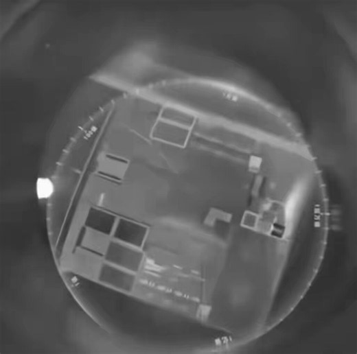 No wonder people say semiconductor technology is straight-up alien tech.Shooting tin droplets at hundreds of kilometers per hour,Hitting those tin droplets with a laser twice to nail them perfectly,Using lasers to create plasma and generate EUV light,Then collecting and focusing that light with mirrors to draw the actual circuits…