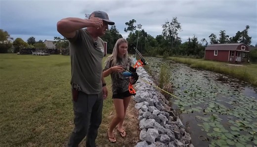 Night bowfishing turned into chaos!