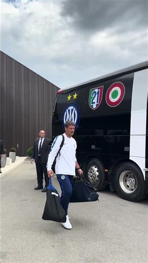 🚍🖤💙