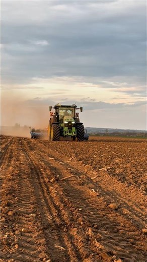 This machine is unstoppable 🚜🔥 Would you drive it? #tractor #farming #usa #germany