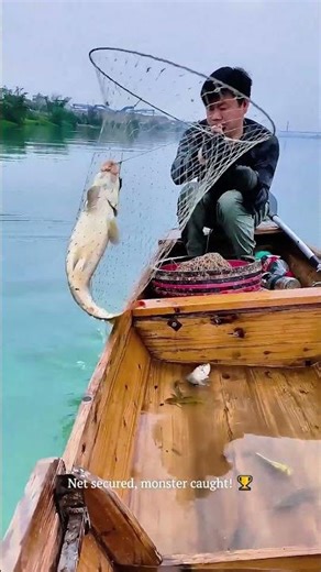 Hand-Catching a River GIANT 🐟 A Fisherman's Pure Joy! #fishing #outdoors