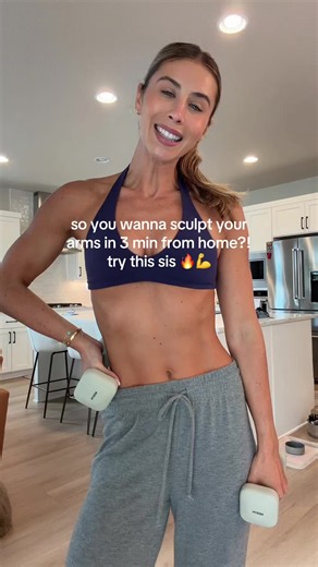 The best at home sculpting arm workouts on fit with coco!!! Come train with me and join my 4 week challenge. Grab 2 weights or water bottles and try this workout it’s so good and the results from my method are next level 📈 #homeworkout #armworkout #upperbodyworkouts #tonedarms #pilates