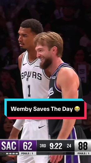 “Victor just go get that” 😭Everyone knew Wemby would come to the rescue 👽 #NBA #Basketball #Wemby #VictorWembanyama #Spurs