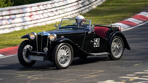 Klassiker am Nürburgring: Oldtimer fahren über die Nordschleife