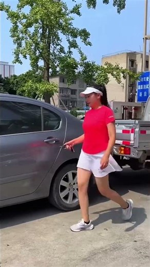 A Female Driver With A Manual Transmission Exited The Parking Space At A Distance Of 10 Centimeters