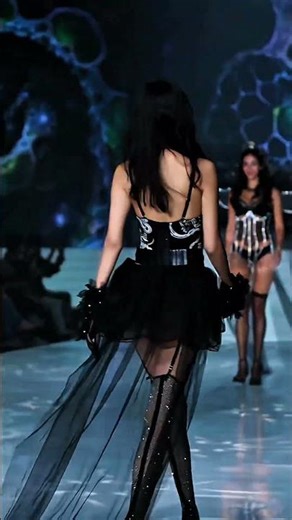 Hot Runway Model 🔥 Viral Fashion Shorts #beauty #dance