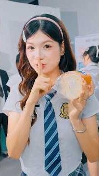 Sneaking Snacks into Class🍫… She's Too Smart 😂✨ #zunizuni