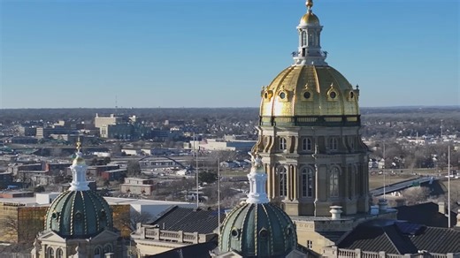 Midday headlines: Sand releases reaudit of Des Moines schools, Vance postpones Iowa trip