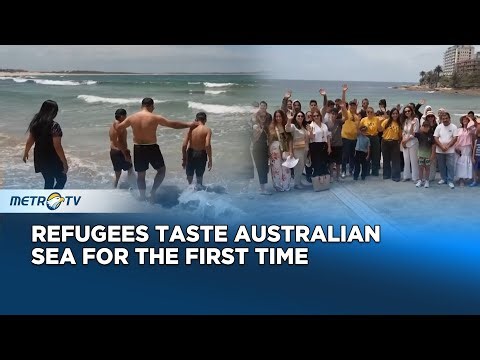 Refugees Learn to Swim on Australian Beach for the First Time