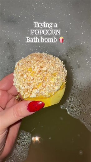 Experiencing a Popcorn Bath Bomb from Lush