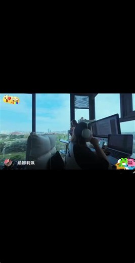 读博回忆 应该是在读文献，当时chatgpt出现了，虽然当时还很胡说八道的样子，但感觉整个世界都变了。所有的会议都在说AI融入，基于大模型xx的～ 现在大家太幸福了，我的论文都是手搓的，最后写完博士论文后 chatgpt才可信度高一些，可以用来做proofreading，但也只是做一些基础的核对。 仿佛更麻烦了，AI检查完，我还要检查一遍AI的结果…#读博#博士#科研#工位
