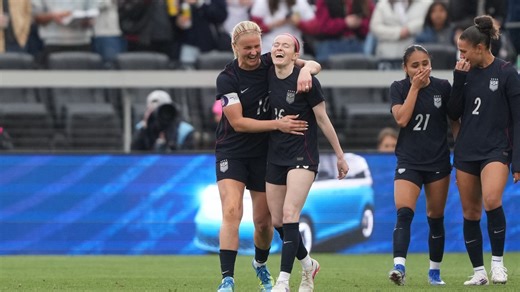 Lindsey Heaps on her experience with women's sports in USA and overseas