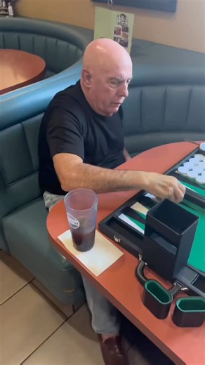 Ivan vs Joseph - EPIC #Backgammon CLASH [Silverman and Co board]! 🎲🎲