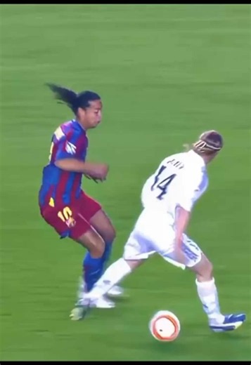 Ronaldinho in His Prime: Best Crazy Moments and Goal Celebrations