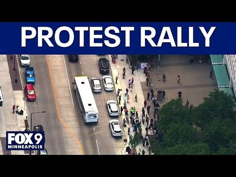 Rally held to support Minnesota protesters charged with conspiracy to block ICE efforts