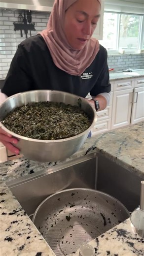 Not just a recipe… this is memory on a plate 🥰🌿🇱🇧 Mloukhia vermicelli rice the way it’s been done in my kitchen for years—simple, bold, and deeply comforting 🤍🍲 Mloukhia: – Mloukhia leaves (fresh or frozen) 🌿 – Garlic, finely minced 🧄 – Cilantro 🌱 – Olive oil 🫒 – Chicken broth 🍗 – Salt black pepper 🧂 Sauté garlic cilantro in olive oil, add mloukhia, then slowly build with broth until silky, rich, and perfect ✨ Vermicelli Rice: – Rice 🍚 – Vermicelli noodles 🍝 – Butter or oil 🧈 – Sa