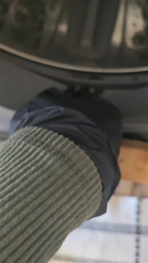 Stacey Smith on Instagram: "Front-load washing machines & Mold Why front loaders get moldy Front-loaders seal tightly with a rubber door gasket to prevent leaks. That gasket traps moisture, detergent residue, skin cells, and dirt, creating a warm, dark environment—perfect for mold and bacteria. They also use less water, so buildup isn’t rinsed away as effectively. Common mold spots Rubber door gasket (especially inner folds) Detergent drawer Drain pump/filter Inside drum biofilm (you can’t alway