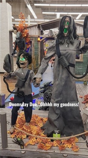 Doomsday Duo | Spirit Halloween | Greenwood, IN #mustsee #indy #doomsday #animatronics