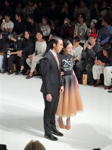 Beautiful night. POEM presented by MERZ AESTHETICS Siam Paragon Bangkok International Fashion Week 2026 at Grand Runway, Parc Paragon, Siam Paragon #SiamParagonBIFW2026 #BIFW2026 #POEM20thAnniversary #MERZAESTHETICS #BIFW2026 #TheChanisara #อูนชนิสรา #แพ็ควุฒิกานต์