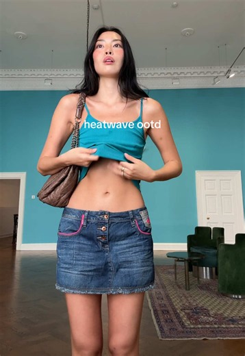 Sweat stains in the gallery vibes #london #heatwave | heatwave ootd