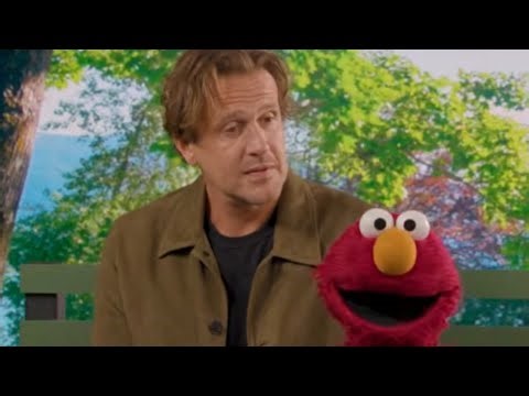 Elmo Makes Friends on the Friendship Bench! | Sesame Street
