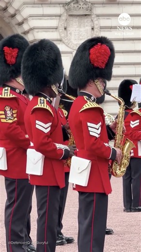 Buckingham Palace guards play '9 to 5' in honor of Dolly Parton