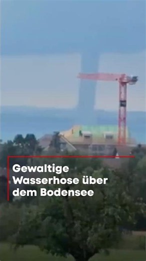 Heftiges Naturphänomen! 🌪️ Gewaltige Wasserhose über dem Bodensee gesichtet